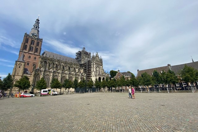 Tussen stad en groen: van de Bossche stadswallen naar Vughtse Lunetten; Sint Janskathedraal