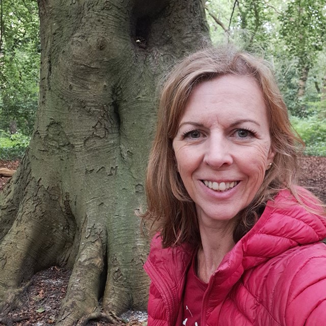 Bosbaden: een trage wandeling die je zintuigen prikkelt; portret Marion van Koppen