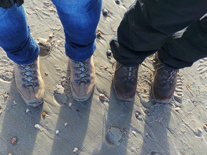 Wandelschoenen in het zand