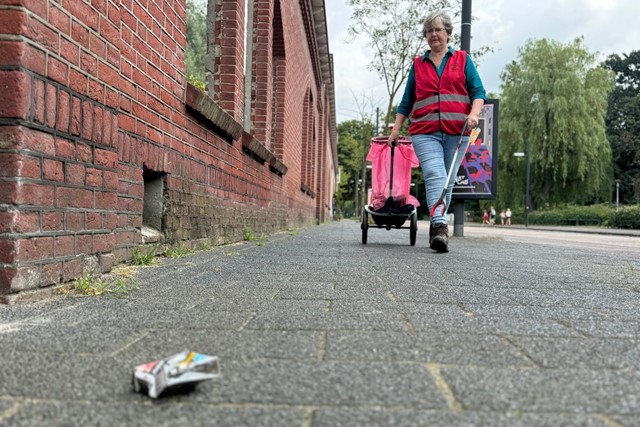 Plandelman ontmoet... Troep Trooper Gina; Gina aan het plandelen