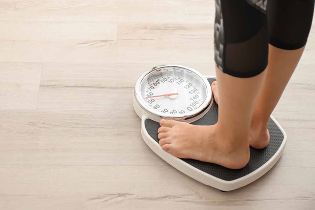 Tien Verrassende Tips Om Calorieen Te Verbranden: gewicht weegschaal