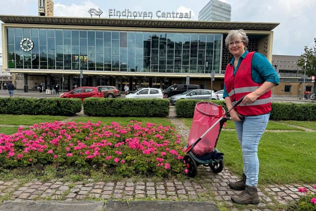 Plandelman ontmoet... Troep Trooper Gina; Gina voor Station Eindhoven