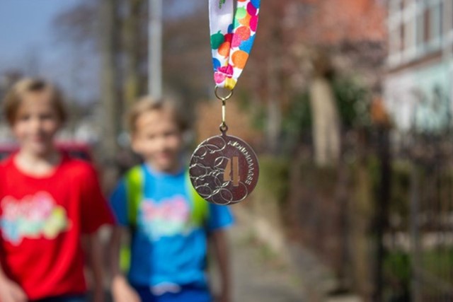 Avond4daagse: een wandelfeestje voor iedereen; close up medaille