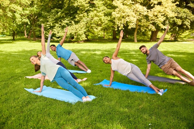 Wandelend Aan Je Conditie Werken; Groepsles yoga