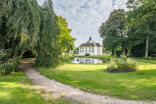 Landgoedwandelingen: Ontdek Landgoed Fraeylemaborg; het imposante wit-gele Fraeylemaborg