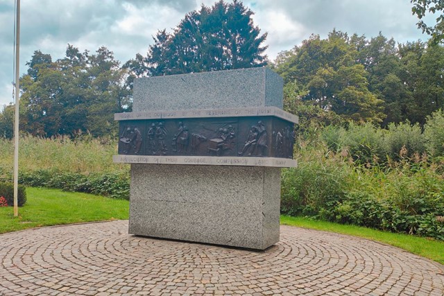 Vrijheidspad: de weg naar onze vrijheid; Monument to the Dutch