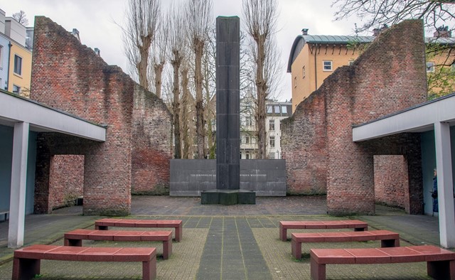 Monument bij het startpunt van het Westerborkpad