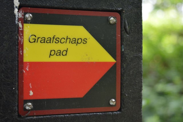 Streekpad Graafschapspad Wandelen Over Landgoederen, Smalle Paadjes Én Langs Kastelen; wegbewijzering graafschapspad